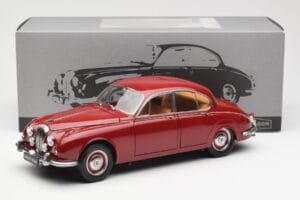 Daimler 250 V8 Rosso Paragon 1:18 PA-98312 Pressofusione — immagine 8 di 8