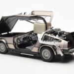 DeLorean DMC-12 Time Machine Back to the Future Argento Sun Star 1:18 - image 7 of 8