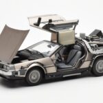 DeLorean DMC-12 Time Machine Back to the Future Argento Sun Star 1:18 - image 8 of 8