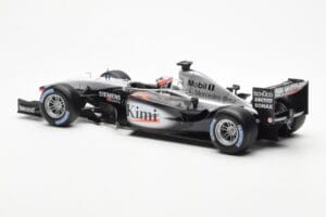 McLaren MP4/17D #6 K. Raikkonen F1 2003 Hot Wheels 1:18 B1650 Pressofusione — immagine 4 di 6