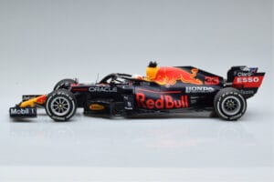 Red Bull Racing RB16B #33 M. Verstappen Abu Dhabi GP F1 World Champion 2021 Minichamps 1:18 110212333 Pressofusione — immagine 3 di 6