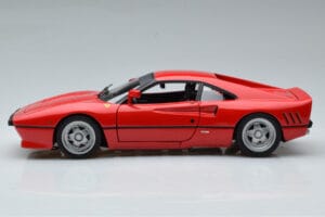 Ferrari 288 GTO Rosso Hot Wheels 1:18 J8248-0510 Pressofusione — immagine 4 di 10