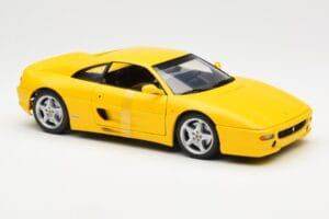 Ferrari F355 Berlinetta Giallo UT Models 1:18 180074021 Pressofusione — immagine 4 di 6