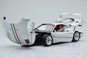 Ferrari F40 Bianco Perla Italy Kyosho 1:18 08416PWT-G Pressofusione — immagine 2 di 8