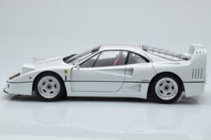 Ferrari F40 Bianco Perla Italy Kyosho 1:18 08416PWT-G Pressofusione — immagine 4 di 8