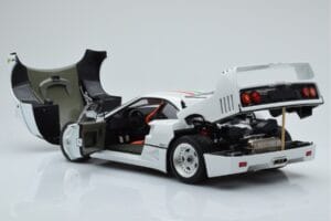 Ferrari F40 Bianco Perla Italy Kyosho 1:18 08416PWT-G Pressofusione — immagine 5 di 8