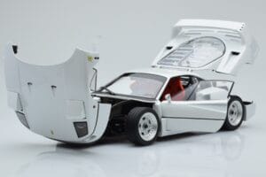 Ferrari F40 Bianco Perla Kyosho 1:18 08416PW-G Pressofusione — immagine 2 di 8