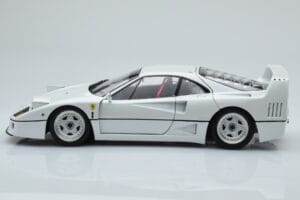 Ferrari F40 Bianco Perla Kyosho 1:18 08416PW-G Pressofusione — immagine 4 di 8