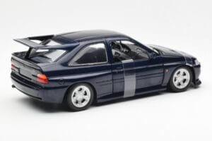 Ford Escort RS Cosworth Blu Metallic UT Models 1:18 180082101-R1 Pressofusione — immagine 5 di 6