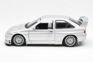 Ford Escort RS Cosworth Versione Stradale Argento UT Models 1:18 22706 Pressofusione — immagine 3 di 6