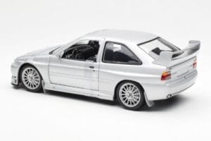 Ford Escort RS Cosworth Versione Stradale Argento UT Models 1:18 22706 Pressofusione — immagine 4 di 6