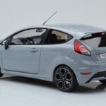 Ford Fiesta ST2000 Grigio Otto 1:18 - image 5 of 6