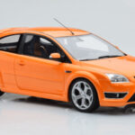 Ford Focus Mk2 ST 2.5 Electric Arancione Otto 1:18 - image 4 of 6