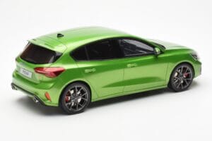 Ford Focus Mk5 ST Phase 2 Mean Verde Otto 1:18 OT450 Resina — immagine 2 di 6