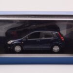 Ford Fusion Blu Minichamps 1:43 - image 4 of 4
