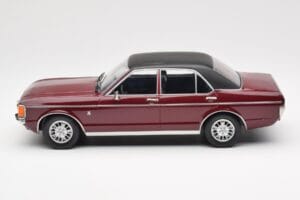 Ford Granada Mk1 Rosso Scuro Metallizzato Nero Opaco MCG 1:18 MCG18393 Pressofusione — immagine 3 di 6