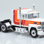 Ford LTL 9000 Bianco Rosso Arancione IXO 1:43 - image 3 of 5