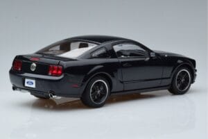 Ford Mustang GT S197 Bullitt AUTOart 1:18 73067 Pressofusione — immagine 3 di 7
