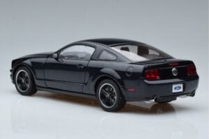 Ford Mustang GT S197 Bullitt AUTOart 1:18 73067 Pressofusione — immagine 6 di 7