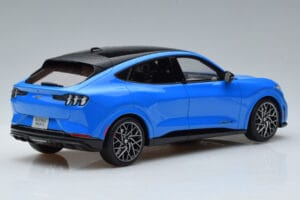 Ford Mustang Mach-E GT Performance Blu Otto 1:18 OT414 Resina — immagine 2 di 6