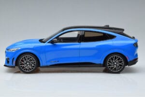Ford Mustang Mach-E GT Performance Blu Otto 1:18 OT414 Resina — immagine 3 di 6