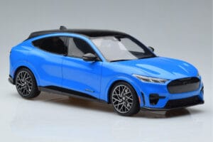 Ford Mustang Mach-E GT Performance Blu Otto 1:18 OT414 Resina — immagine 4 di 6