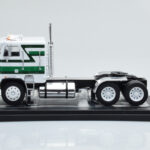 Freightliner FLA Bianco Verde IXO 1:43 - image 2 of 4