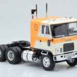 GMC Astro 95 Beige Bianco IXO 1:43 - image 3 of 5