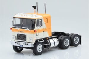 GMC Astro 95 Beige Bianco IXO 1:43 TR167