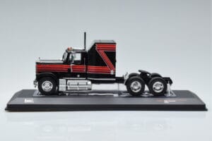 GMC General Rosso Nero IXO 1:43 TR102 Pressofusione — immagine 3 di 6