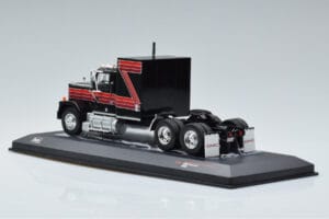 GMC General Rosso Nero IXO 1:43 TR102 Pressofusione — immagine 5 di 6