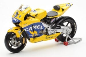 Honda RC211V Pramac Pons #3 M. Biaggi MotoGP 2003 Minichamps 1:12 122037103 Pressofusione — immagine 2 di 4