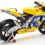 Honda RC211V Pramac Pons #3 M. Biaggi MotoGP 2003 Minichamps 1:12 - image 3 of 4