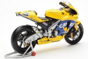 Honda RC211V Pramac Pons #3 M. Biaggi MotoGP 2003 Minichamps 1:12 122037103 Pressofusione — immagine 3 di 4