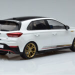 Hyundai i30 N PD Atlas Bianco MCG 1:18 - image 2 of 6