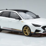 Hyundai i30 N PD Atlas Bianco MCG 1:18 - image 4 of 6
