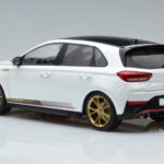 Hyundai i30 N PD Atlas Bianco MCG 1:18 - image 5 of 6