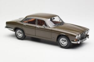 Jaguar XJ6 Series 1 4.2 Sable Marrone Paragon 1:18 2011004 Pressofusione — immagine 6 di 8