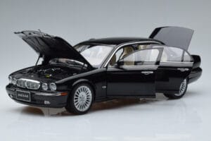 Jaguar XJ6 X350 Ebony Nero Almost Real 1:18 810501 Pressofusione — immagine 2 di 11