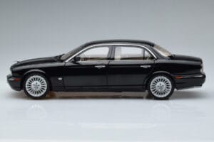Jaguar XJ6 X350 Ebony Nero Almost Real 1:18 810501 Pressofusione — immagine 5 di 11
