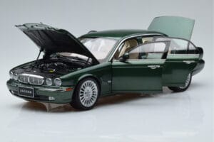 Jaguar XJ6 X350 Racing Verde Almost Real 1:18 810502 Pressofusione — immagine 2 di 13