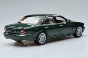 Jaguar XJ6 X350 Racing Verde Almost Real 1:18 810502 Pressofusione — immagine 3 di 13