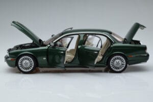 Jaguar XJ6 X350 Racing Verde Almost Real 1:18 810502 Pressofusione — immagine 4 di 13