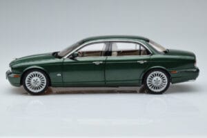 Jaguar XJ6 X350 Racing Verde Almost Real 1:18 810502 Pressofusione — immagine 5 di 13