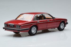 Jaguar XJ6 XJ40 Flamenco Rosso Almost Real 1:18 810541 Pressofusione — immagine 3 di 11