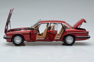 Jaguar XJ6 XJ40 Flamenco Rosso Almost Real 1:18 810541 Pressofusione — immagine 4 di 11