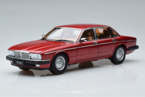 Jaguar XJ6 XJ40 Flamenco Rosso Almost Real 1:18