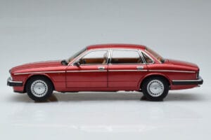 Jaguar XJ6 XJ40 Flamenco Rosso Almost Real 1:18 810541 Pressofusione — immagine 5 di 11