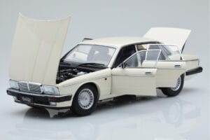 Jaguar XJ6 XJ40 Glacier Bianco Almost Real 1:18 810542 Pressofusione — immagine 2 di 11