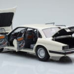 Jaguar XJ6 XJ40 Glacier Bianco Almost Real 1:18 - image 5 of 11